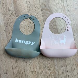 Nordstrom Bella Tunno Silicone Bibs lot of 2